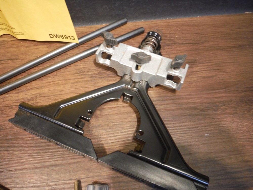 DeWALT Universal Edge Guide w/ Dust Collection DW6913 - Open Box