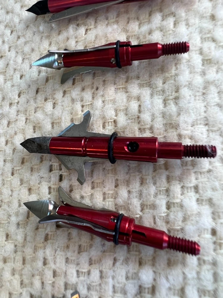 Red Mechanical Broadhead Lot