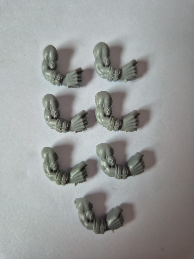 Warhammer Orcs & Goblins bits Orc Boyz Arm X 7
