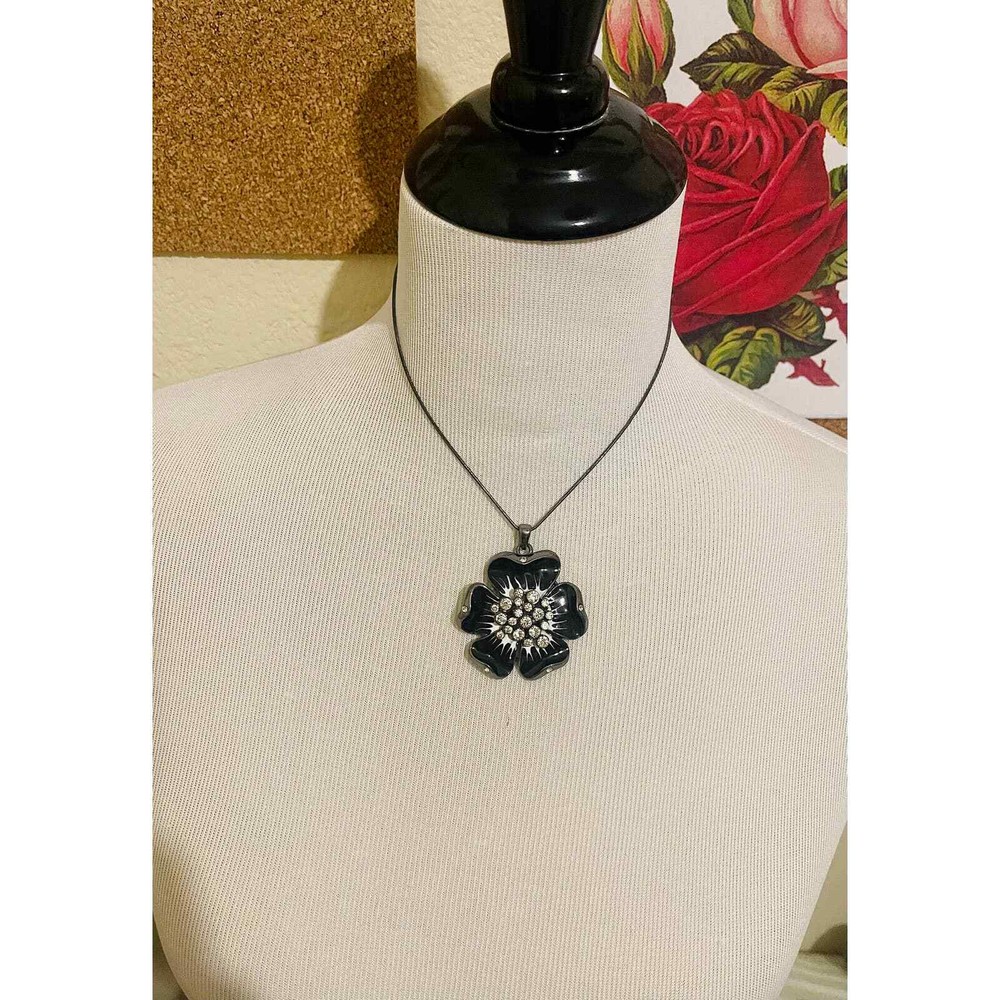 Flower Pendant Necklace