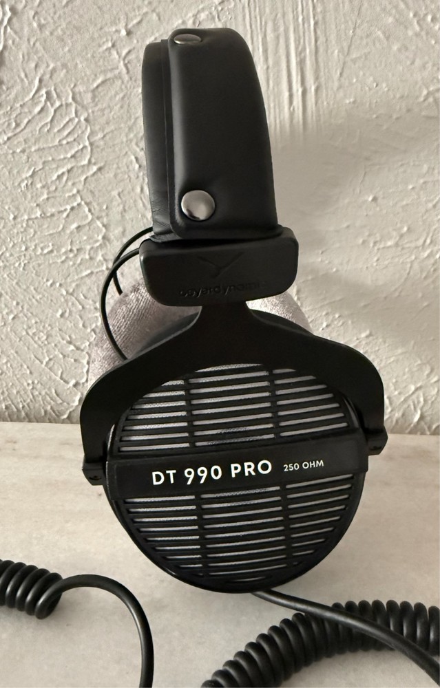 Beyerdynamic DT 990 PRO 250 OHM Studio Headphones