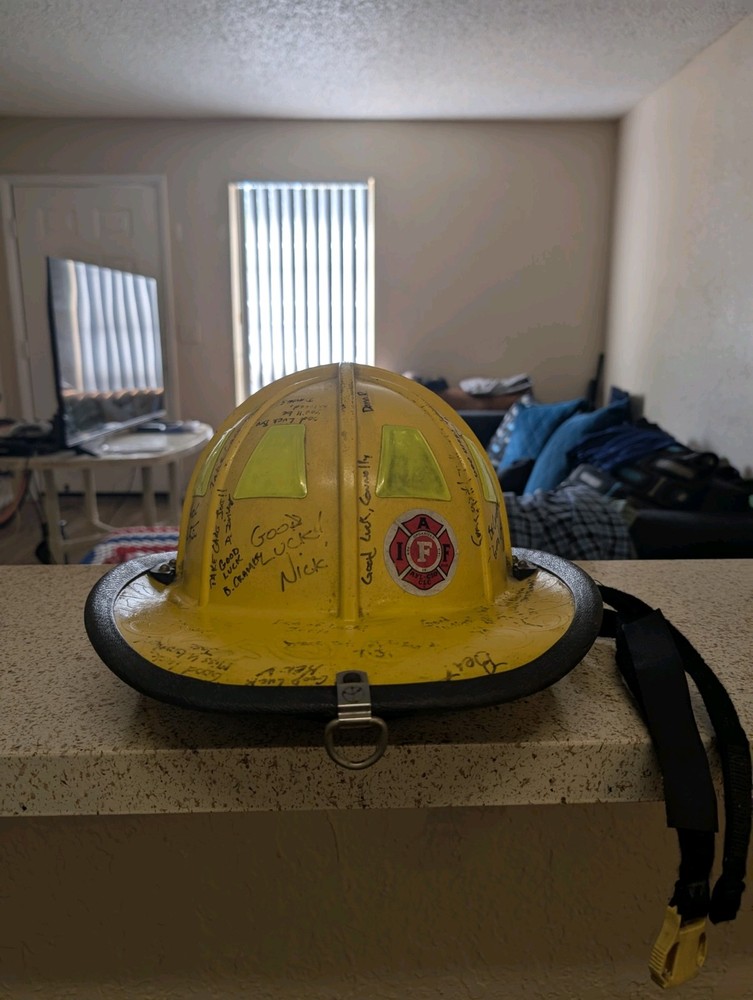 Cairns 1044 Firefighter Helmet.