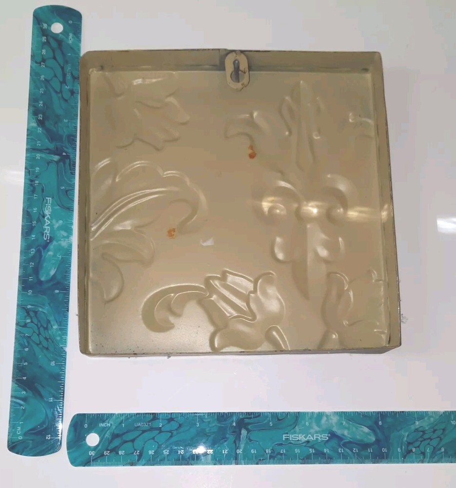 Metal decorative wall hanging