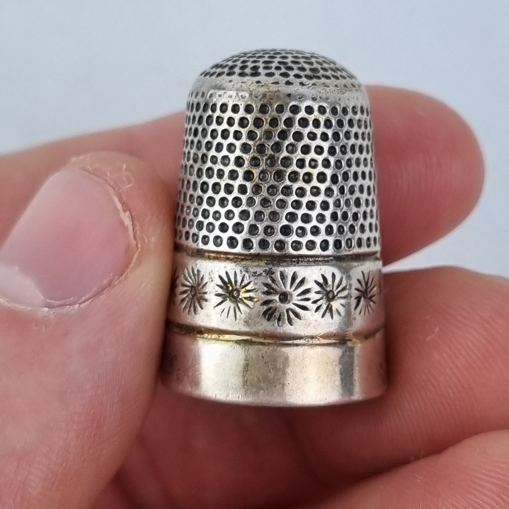Solid Silver Thimble Sheffield 2002 Carrs Of Sheffield