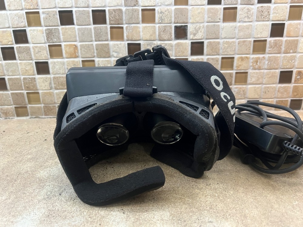 Oculus Development Kit DK Virtual Reality Headset with Case