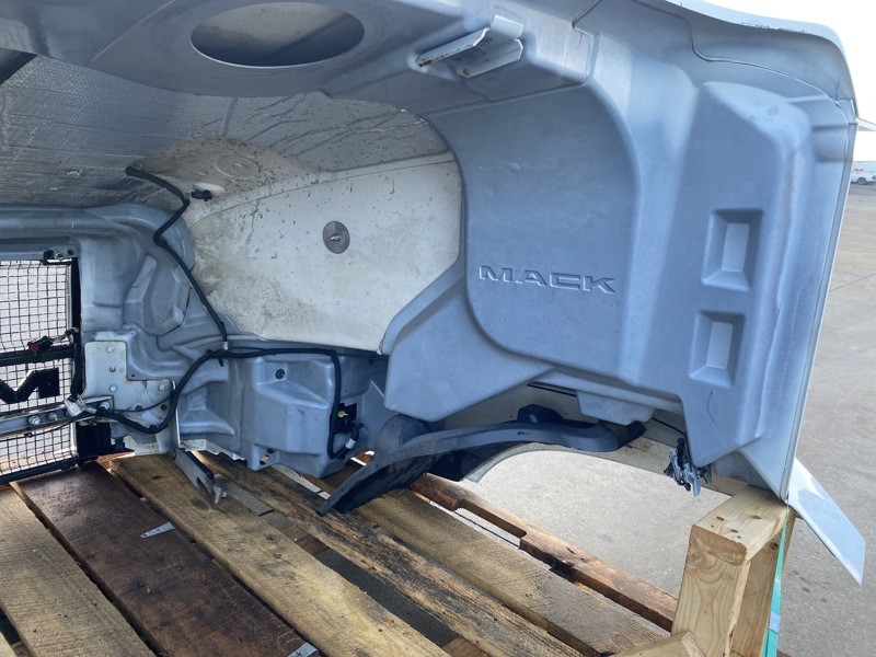 Mack Anthem Hood (612-15057)
