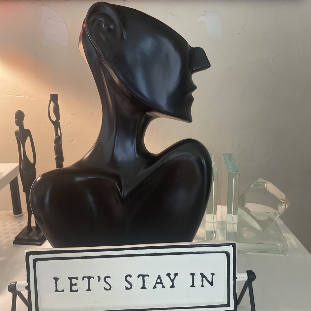 black mannequin head