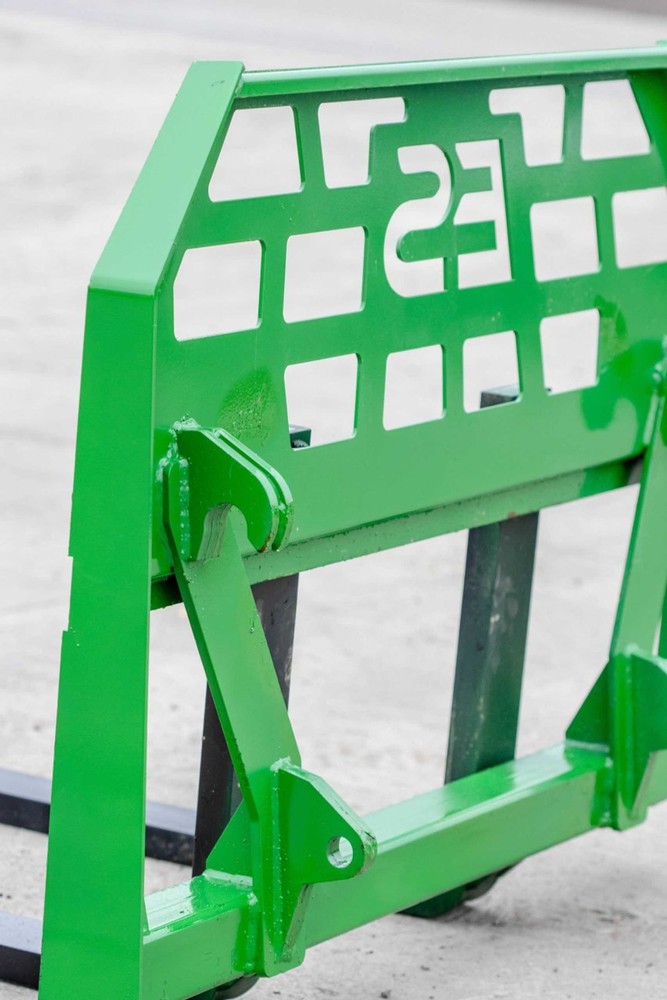 John Deere Global Euro Pallet Forks