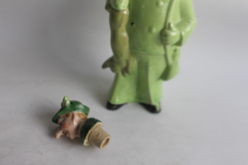 Anthropomorphic porcelain hunter bottle (35518)