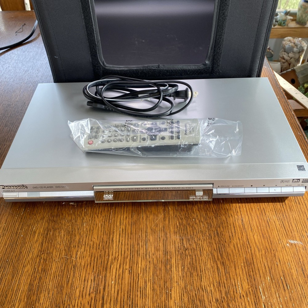 Panasonic DVD-S47 DVD/CD Player  Silver Progressive Scan