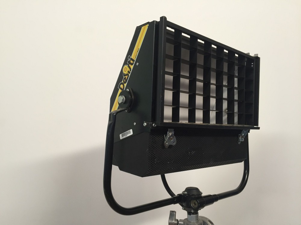 DeSisti Wyeth 2K Softlight Model 3210