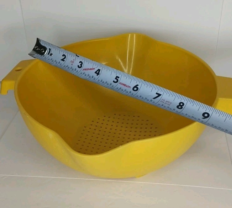 Vintage Tupperware Yellow Colanders Strainers 1 & 2 Quart Set 0f 2