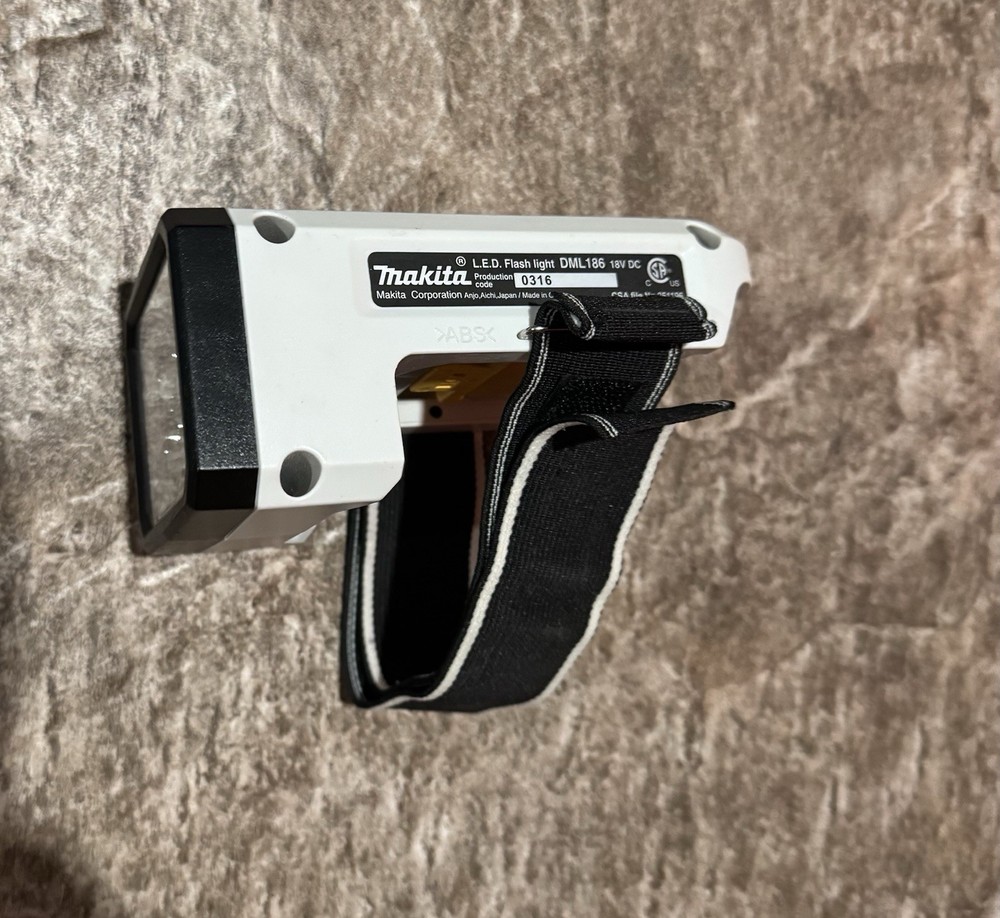 Makita 18V Lxt Compact Led Flashlight (with Battery Include)