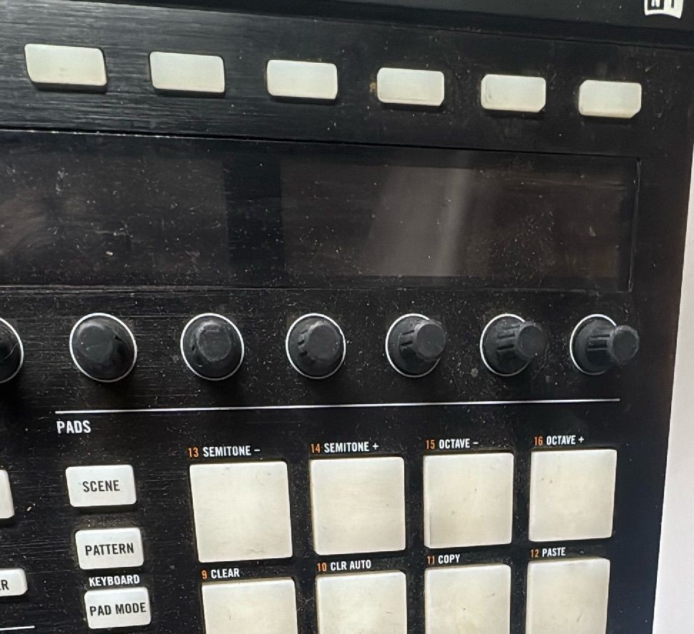 Native Instruments Maschine MK2 Black Groove Production Studio Controller