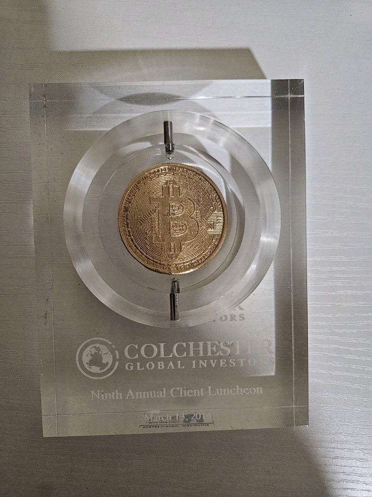 BITCOIN COMMEMORATIVE COIN FOR DISPLAY IN PLASTIC CAPSULE