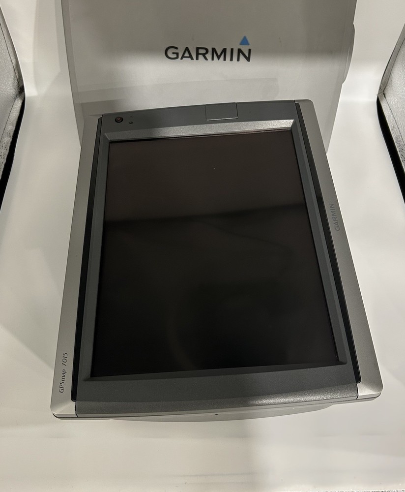 Garmin GPSMap 7015 Touchscreen Marine Chartplotter MFD 010-00748-00 + Sun Shade