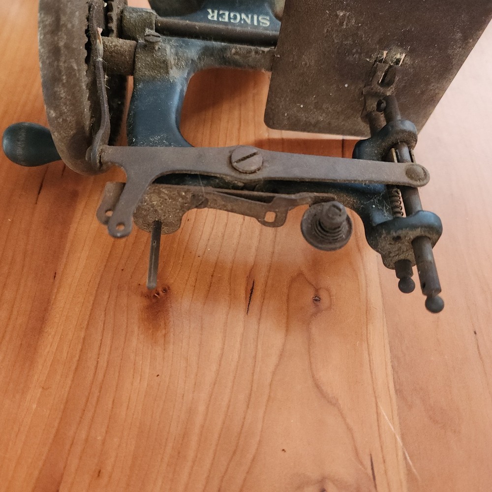 Vintage Miniature SINGER SEWING machine As Is