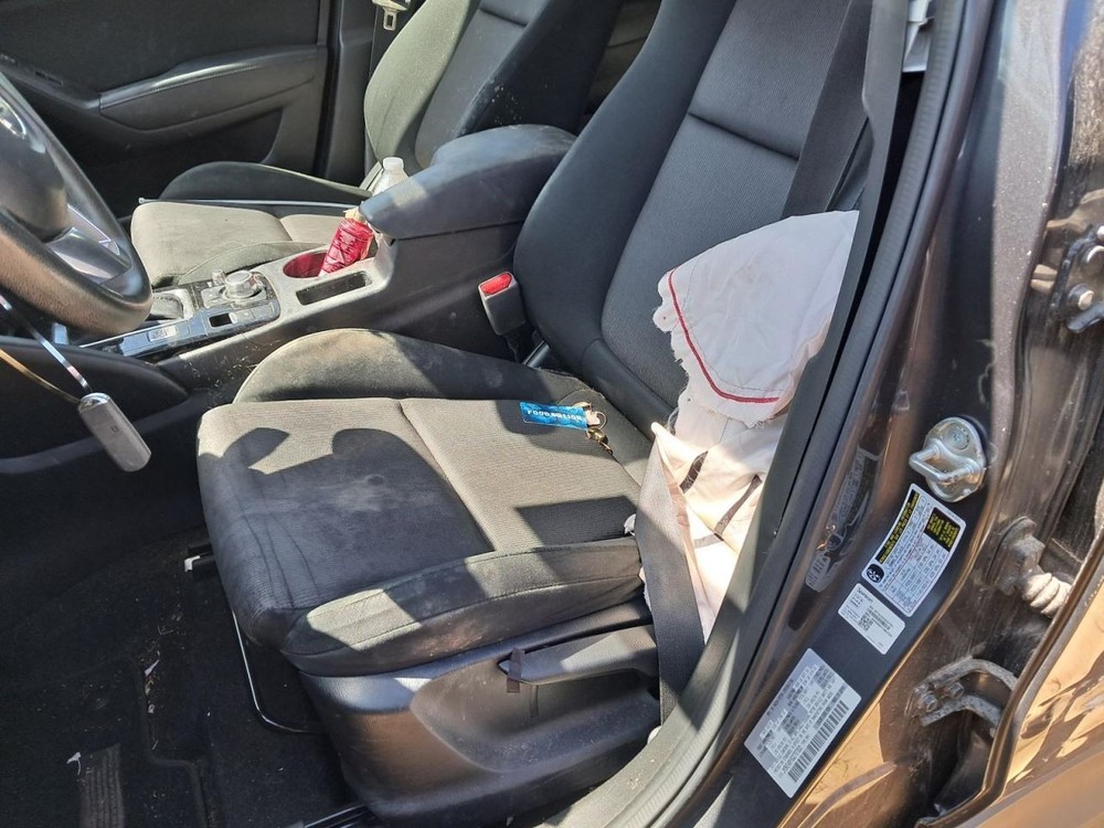 CX-5 2016 Glove Box 4785112