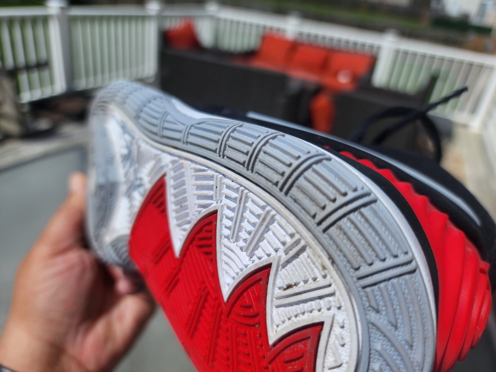 Size 7 (GS) - Nike Kyrie 6 Mid Bred