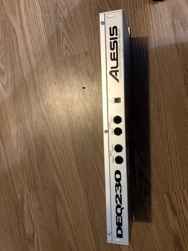 ALESIS Studio Electronics DEQ230 Digital Equalizer