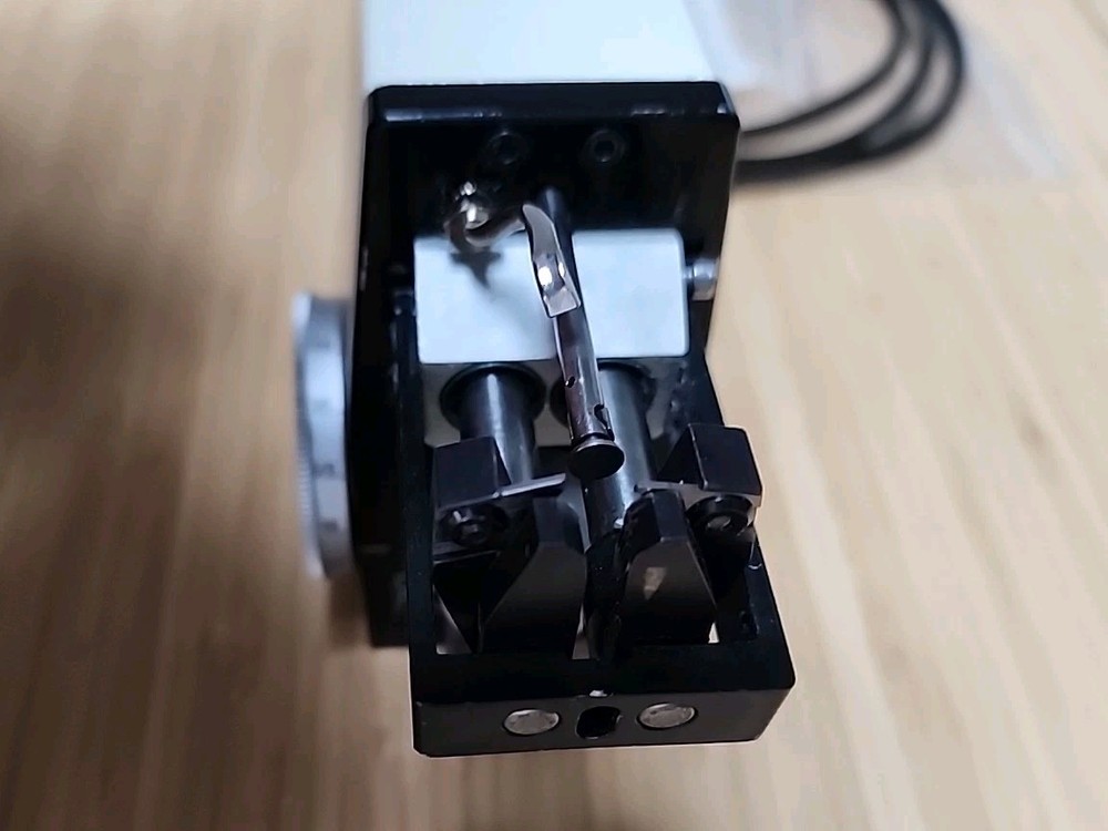 Schleuniger UniStrip 2015 Pneumatic Wire Stripping Machine