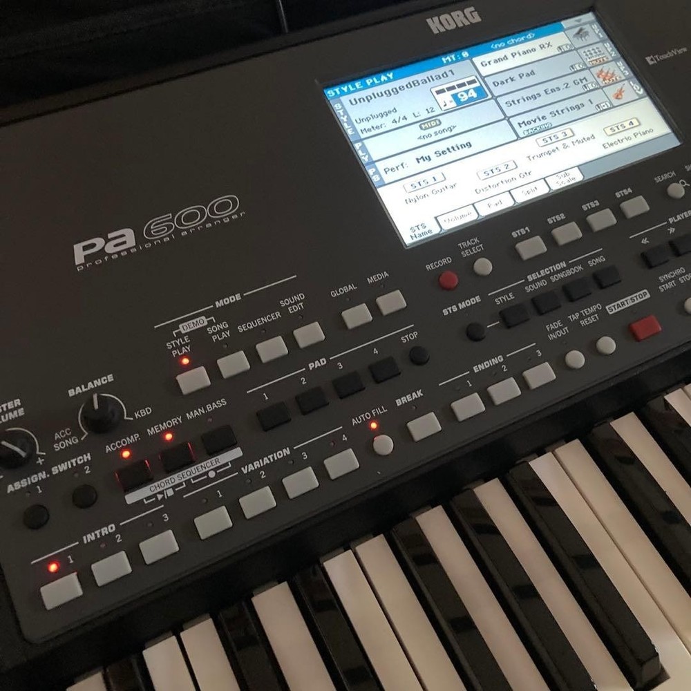 KORG Pa600 Professional Arranger Keyboard