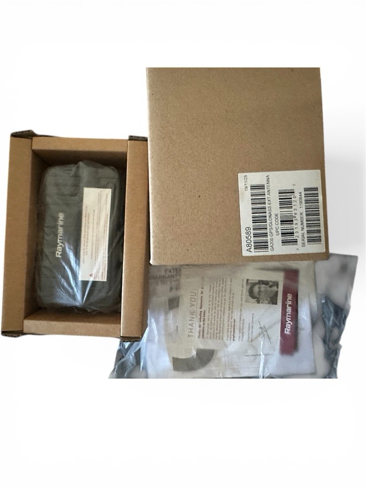 Raymarine AIS700 Class B AIS Transceiver w/Antenna Splitter