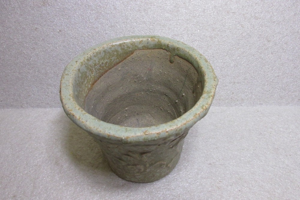 ROUGH SURFACE STONEWARE PLANTER