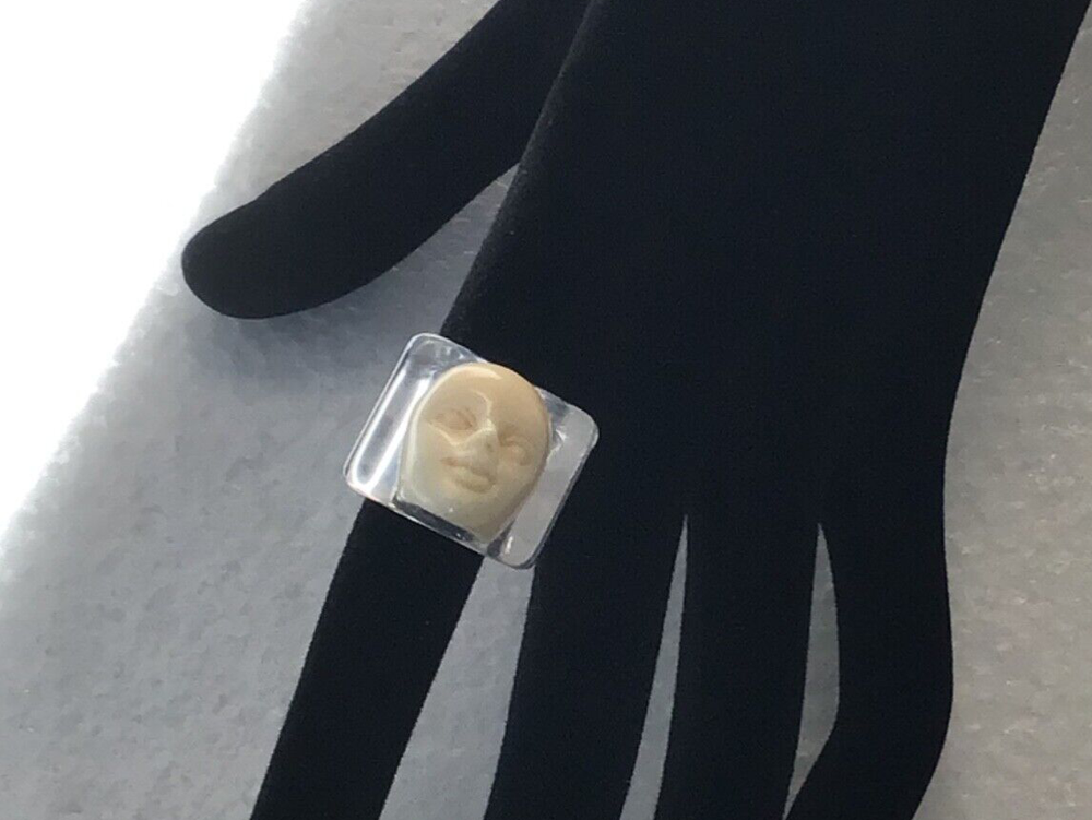 CLEAR LUCITE RING WITH FACE