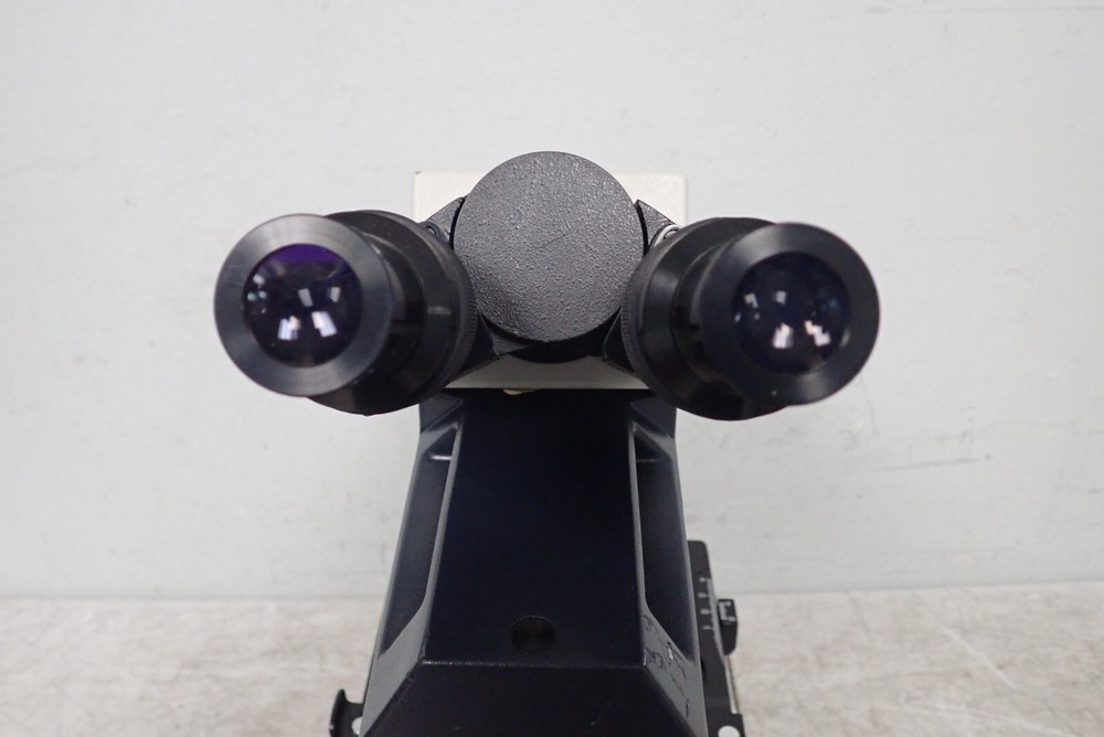 Leica ATC 2000 Binocular Microscope with 4x, 40x Achrom Objectives
