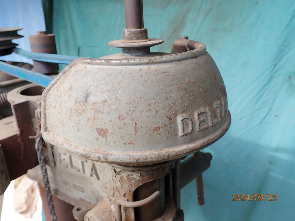 VINTAGE EARLY DELTA 14" DRILL PRESS WITH DP220 HEAD CASTING ROUND BASE