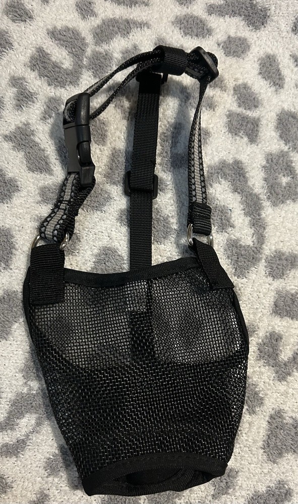 Black Mesh Dog Muzzle with Adjustable Straps Size L New Without Tags Dog Muzzle