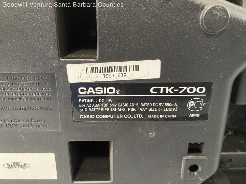 Casio CTK-700 100 Son Bank 61-Key Electronic Keyboard