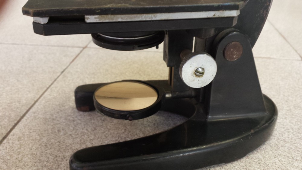 VINTAGE WINKEL-ZEISS GOTTINGEN MICROSCOPE