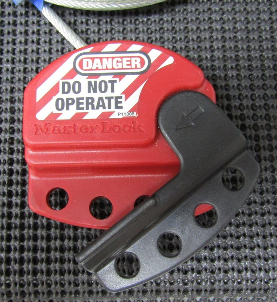 MASTERLOCK S806 3722CF 1.8M RED ADJUSTABLE CABLE LOCKOUT - NEW NO BOX