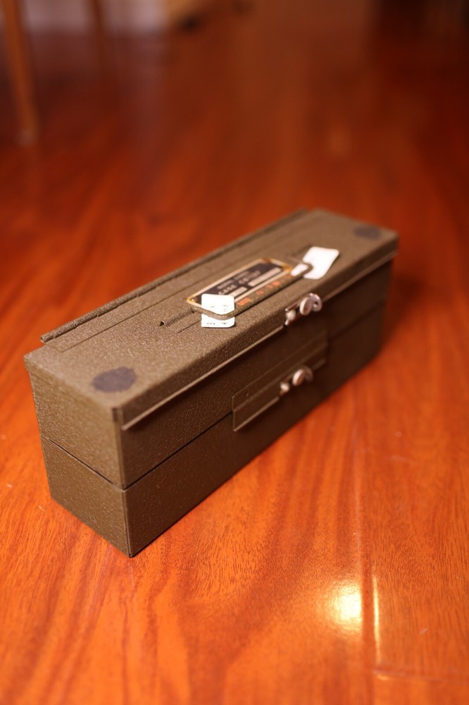 Signal Corps CS-137 Case w/ Frequency Quartz Crystals