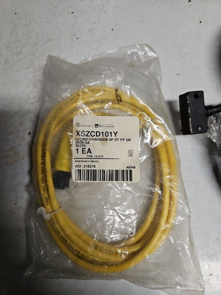 Schneider Electric CABLE LOT