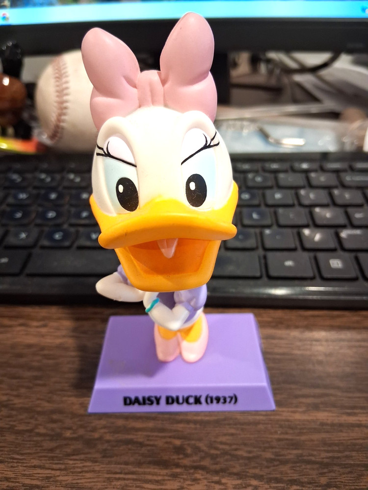 DISNEY 1937 DAISY DUCK FIGURINE 2004 UPPER DECK, 4" TALL