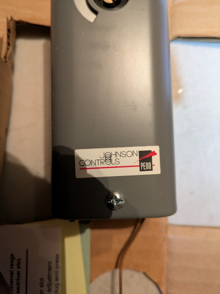 NIB Johnson Controls Fluid Cutout Temperature Control A19AAB-4C