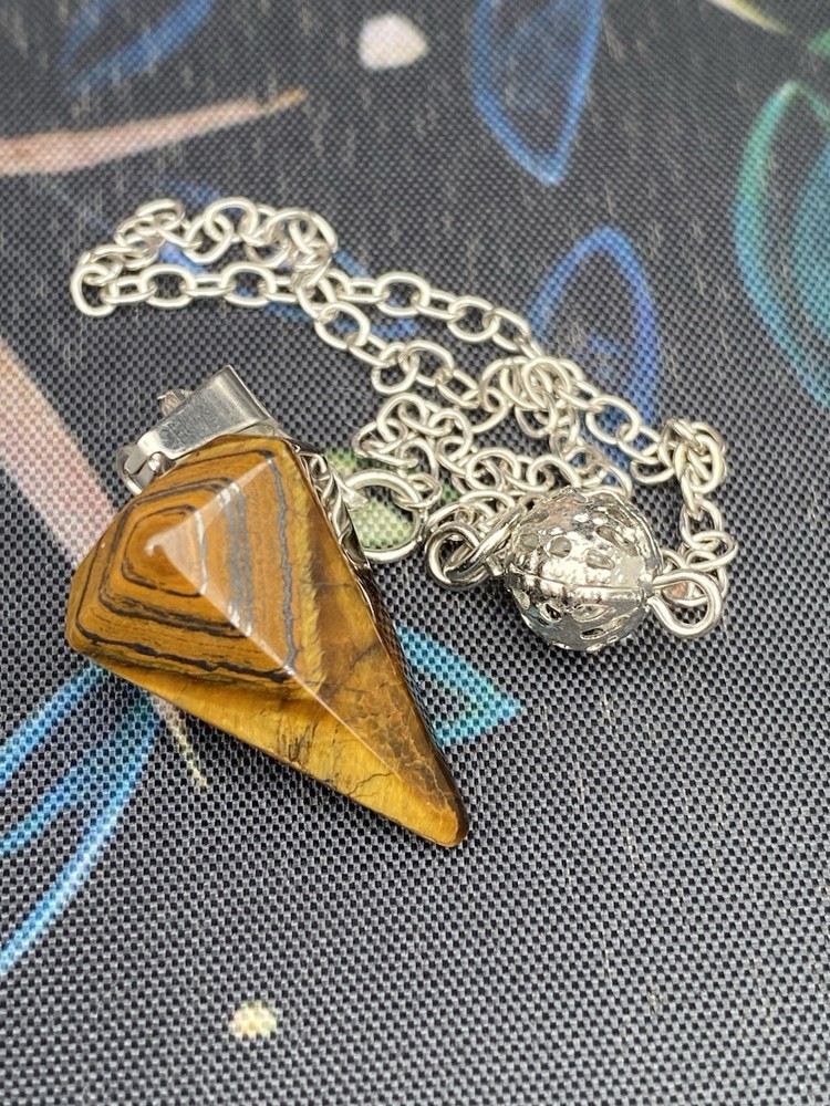 MAGICAL STONE PENDULUMS DIVINATION METAPHYSICAL