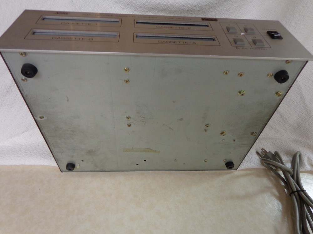 Auto-Reverse 4 Cassette Changer by Niverco Type Cp 4010