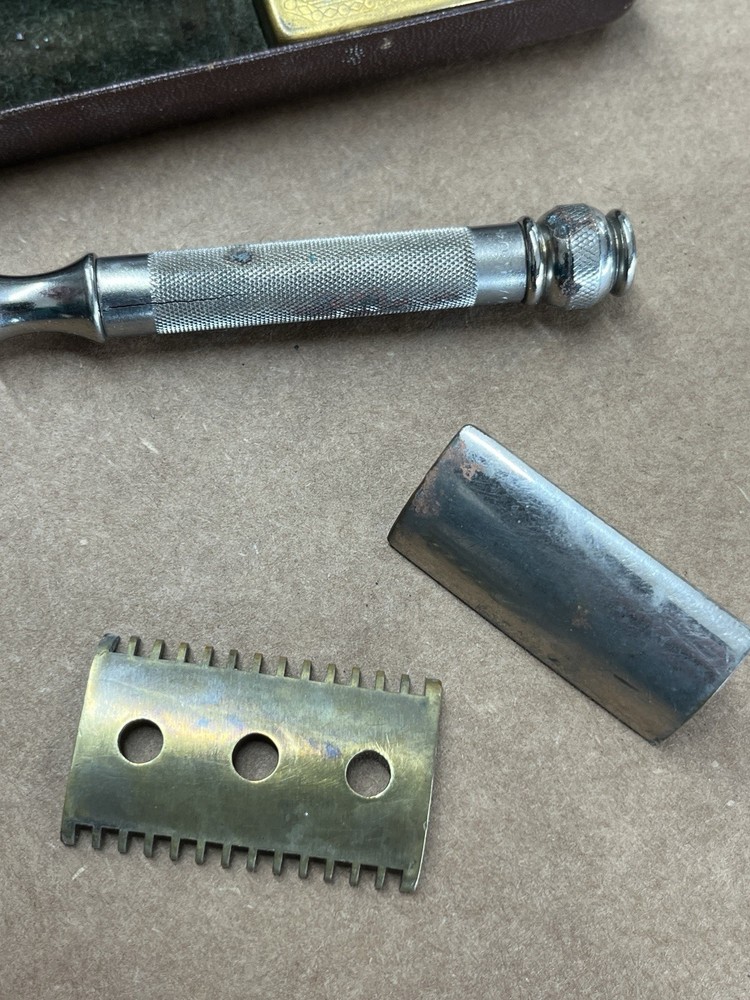 Gillette Old Type Ball End - With Case And Blade Case