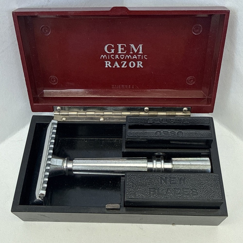 Vintage GEM Micromatic Razor with Bakelite Case -