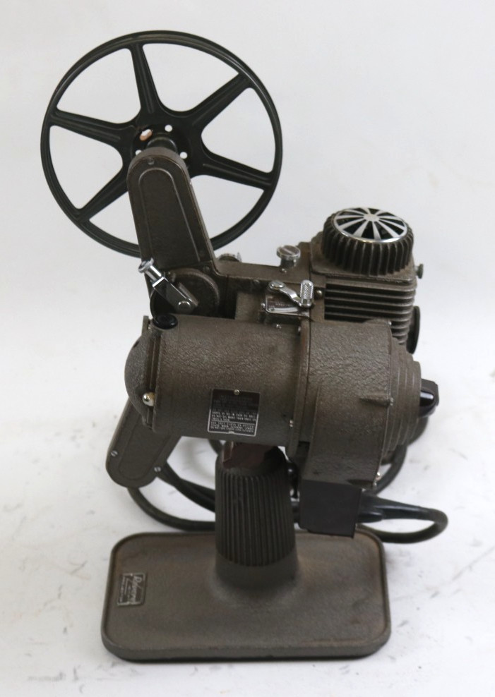 Revere Eight Vintage Model 85~ 8mm Projector w/Case