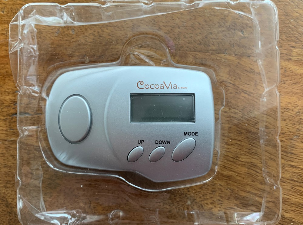 CocoaVia Talking Calorie Counting Pedometer - New w Instructions HE9956S Silver