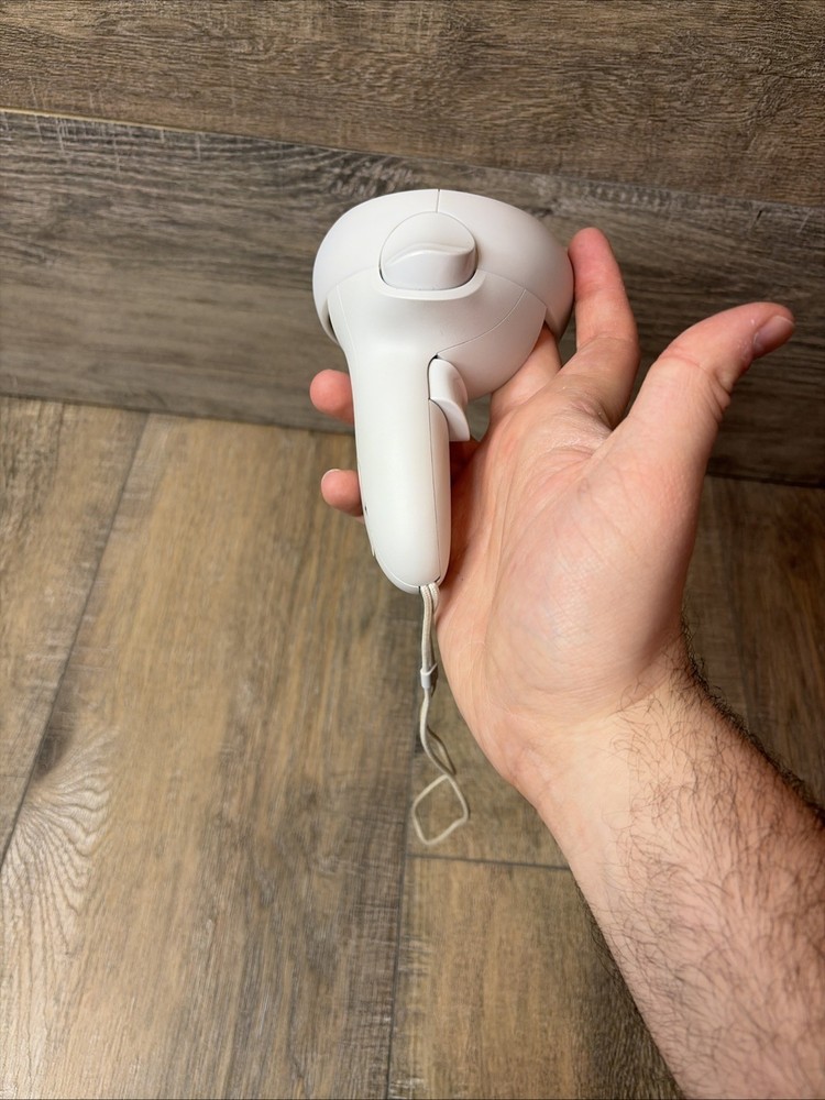 Genuine OEM Original Meta Oculus Quest 2 VR RIGHT Touch Controller Only - Tested