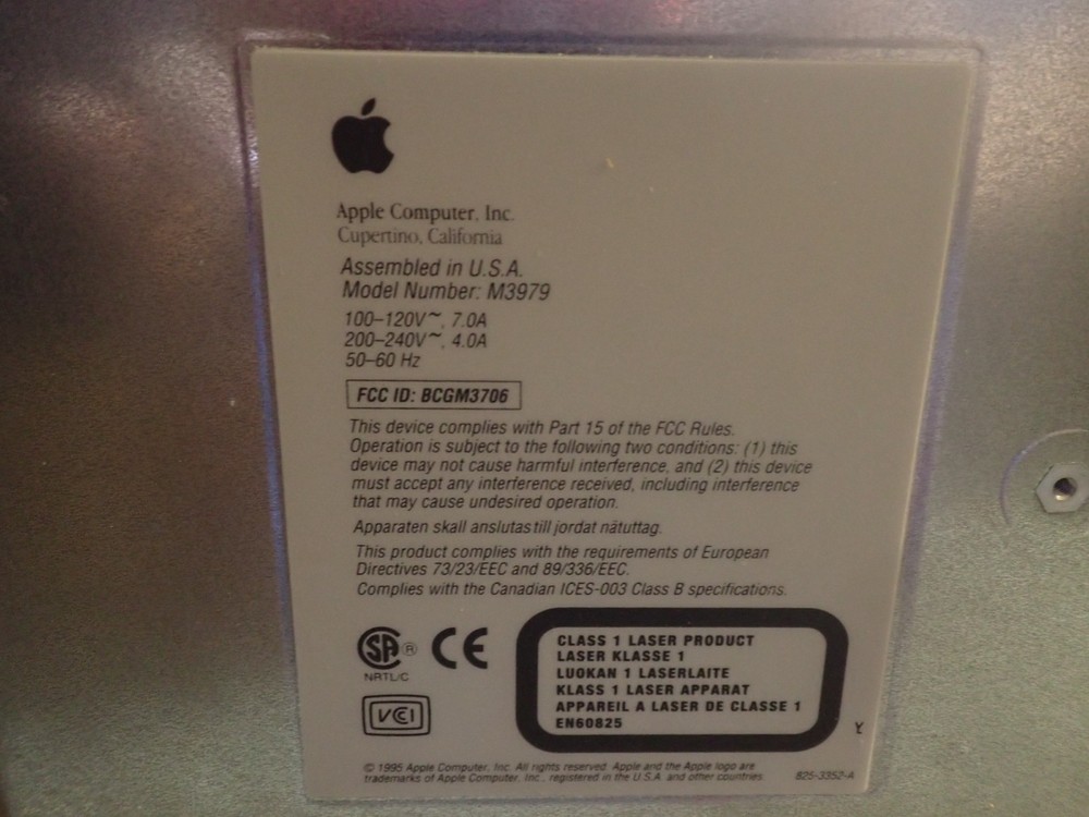 Apple Power Macintosh 7200/75 M3979 - powers up ask for disk as is