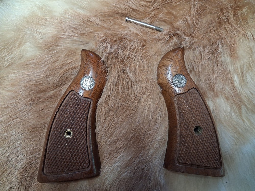 Authentic S&W K Frame Square Butt gripps mint