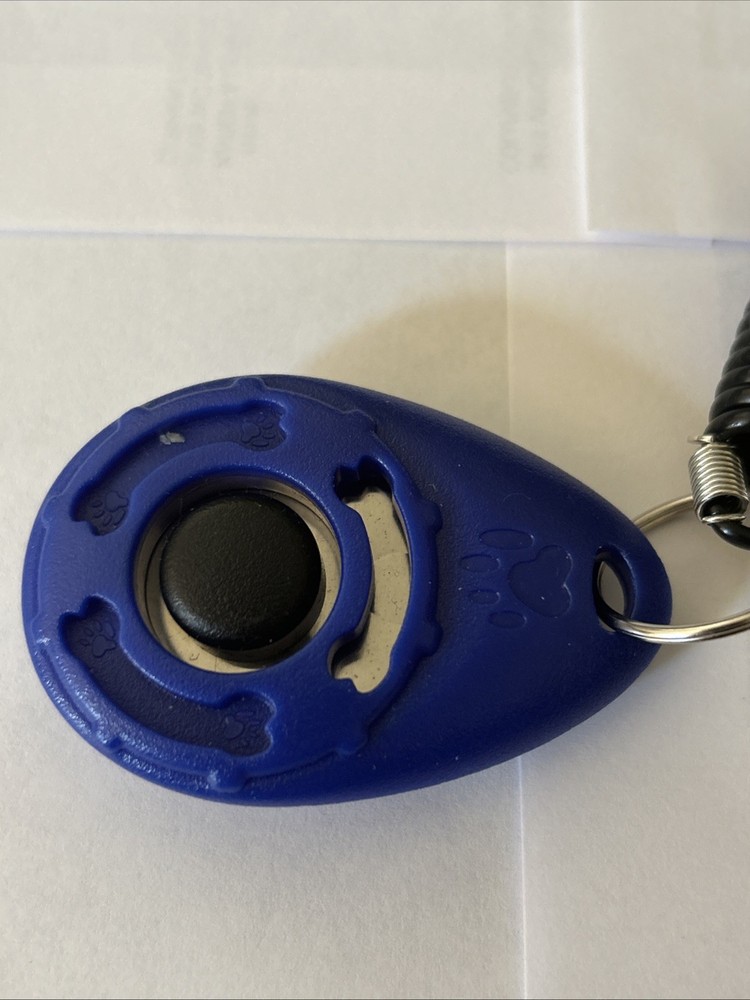 Pet Training Clicker with Wrist Strap Dog Training Accessory in Blue