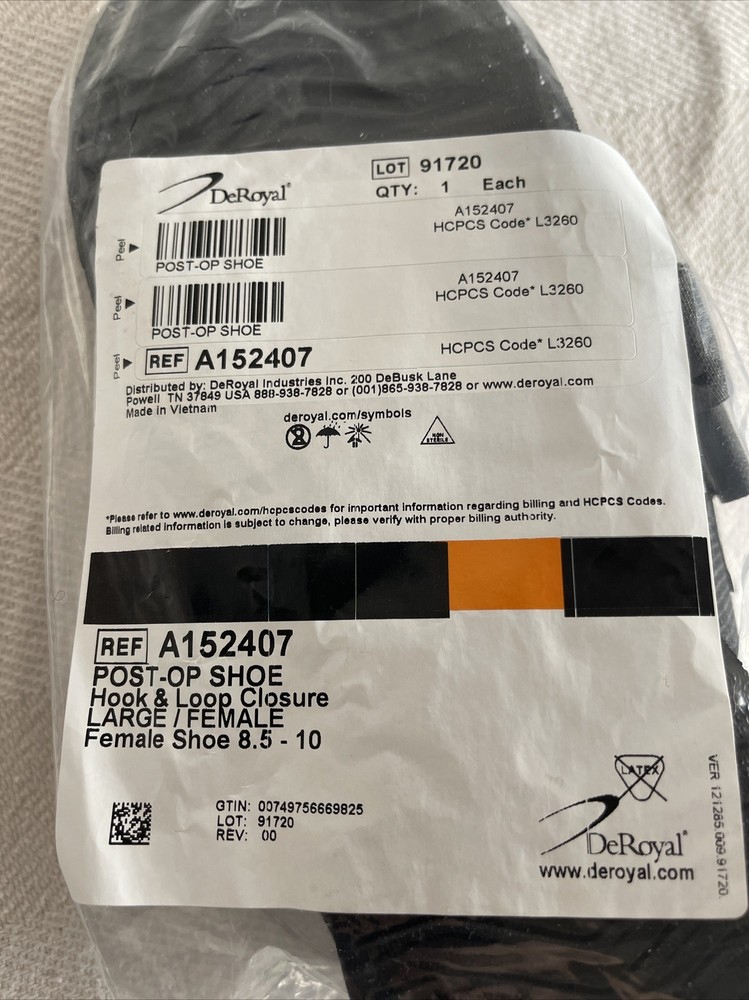 DeRoyal..Large..Post Op Hook & Loop closure Shoe...Female Ref A152407...Black